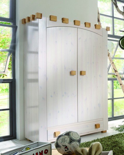 Ritterburg Kleiderschrank