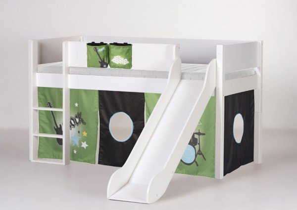 Manis-h Spielbett Loke mit Rutsche in weiß, Beispiel mit Spielvorhang Rock (Vorhang, Taschen und Matratze sind extra Zubehör)