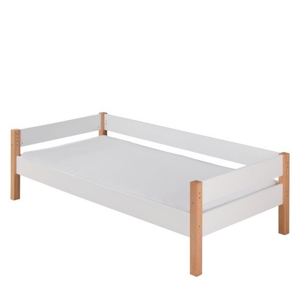 Infanscolor Bett mit Buchepfosten/ weiß, 90 x 200 cm