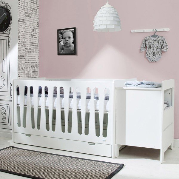Babybett Moon mit angeschraubter Wickelkommode und Bettkasten