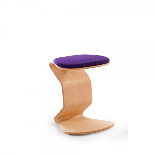 Hocker Ercolino medium mit 3D-Sitzpolster, Beispiel hier in Buche (auch in Eiche erhältlich)