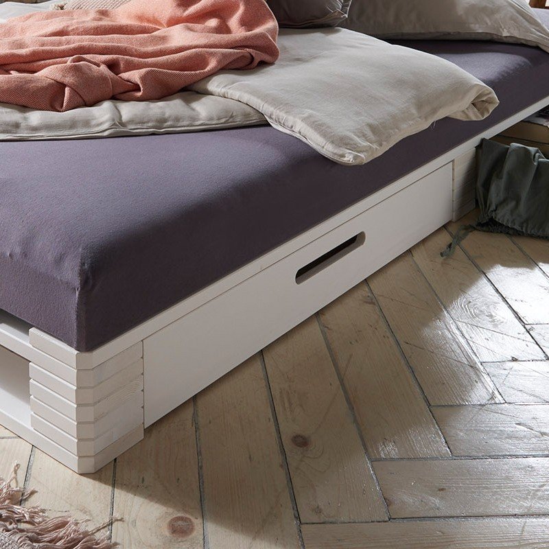 Featured image of post Palettenbett 140X200 Mit Matratze Auf einer matratze mit 140 200 cm k nnen durchaus 2 personen schlafen