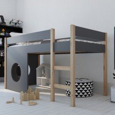 Herstellerbild: Das halbhohe Spielbett wird mit zwei Bullaugenpaneelen geliefert. Die Farben sind real dunkler.